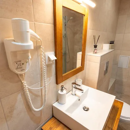 Apartman House Ema 4 *